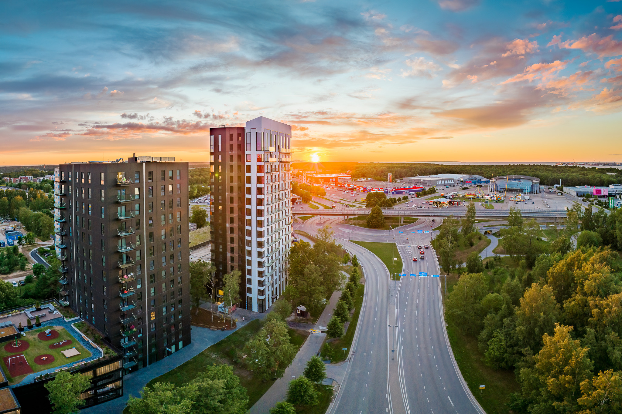 В новом квартале Rocca Towers завершено строительство второго высотного дома,  за которым последуют еще два - Endover